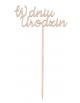 Drewniany napis na piku "W dniu urodzin"