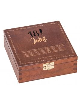 Pudełko drewniane urodzinowe 16x16, kolor orzech  z grawerem