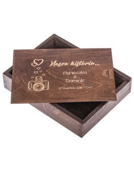 Personalizowane drewniane pudełko na zdjęcia 15x21cm, kolor ciemny brąz, grawer