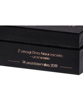 Czarny piórnik na długopis z grawerem